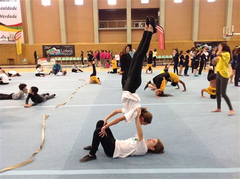 A 1ª jornada do campeonato escolar de voleibol realizado no âmbito do desporto escolar e que terá lugar na nossa escola. Jornal Oliv@Net: Desporto Escolar - Ginástica acrobática