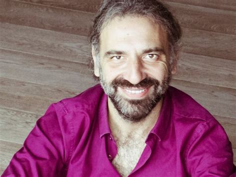 Stefano e valentina, nella vita marito e moglie, in arte bollani e cenni, cantano insieme la canzone scritta da sergio endrigo con vinicius de moraes e sergio bardotti. Estate Fiesolana, tra i primi nomi Neri Marcorè e Stefano ...