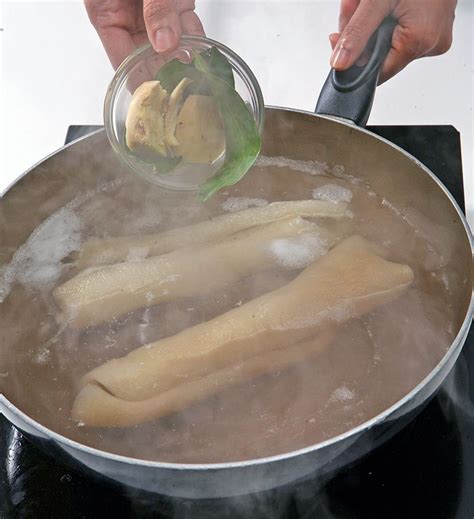 Rendang daging sapi merupakan salah satu alternatif masakan yang dapat dimasak oleh siapapun. Cara Masak Cecek Sapi / Menu Masakan Lodeh Cecek Lezat ...