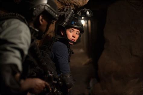 Sicario (si.ˈka.ɾjo, spanish for hitman) is a 2015 american action thriller film directed by denis. Sicario - A bérgyilkos / Sicario (2015) | MAFAB.hu