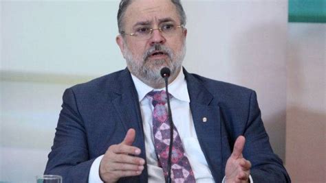 O pgr, augusto aras, disse há pouco, durante sua sabatina no senado, que reconhece que daniel silveira e roberto jefferson fizeram ameaças reais a ministros do stf. Quem é Augusto Aras, novo PGR de Bolsonaro: procurador da ...