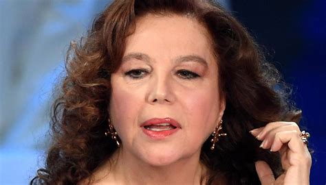 Stefania sandrelli 75 anni, 5 giugno 1946 (gemelli), viareggio (italia) dettagli biografia, filmografia, premi, news e rassegna stampa. Domenica In, Stefania Sandrelli alla Venier: "Le mie ...