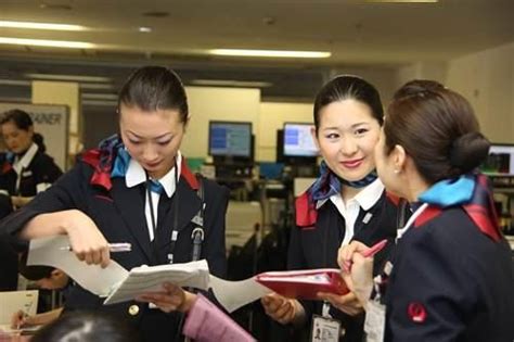 As a singapore base crew you only travel to japan, new york and paris. JAL, Japan Airlines cabin crew uniforms | スチュワーデス