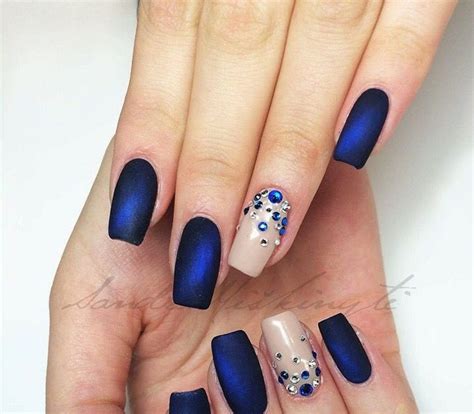 Descubre las mejores uñas decoradas en color azul ➨➨ te mostramos diseños, fotos y te explicamos todo sobre este color. Diseños De Uñas Color Azul Marino Mate - Decoración De Uñas