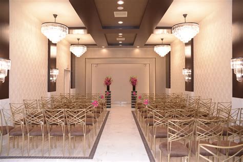 La little chapel of the flower offre ai futuri sposi un servizio completo per il proprio matrimonio, che può essere organizzato direttamente online attraverso mail con i wedding planner autorizzati che dove si trova: Las Vegas Celebrates Grand Re-Opening of New Chapels with ...