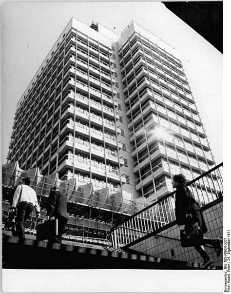 Reisebüro haus des reisens * kompetent, hilfsbereit und sehr nette beratung * die günstigsten preise * preise wie im internet * Berlin DDR 1971 Haus des Reisens | Berlin alexanderplatz ...
