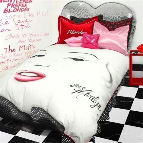 Room ideas → marilyn monroe bedroom decor images. Pin by C H on HOME DESIGN & DECOR | Marilyn monroe room ...