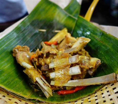 Saat ingin mencoba sensasi sup yang tidak biasa, anda bisa mencoba lezatnya sup bunga matahari yang berasal dari solo. Tempat Kuliner Tengkleng Paling Lezat di Solo