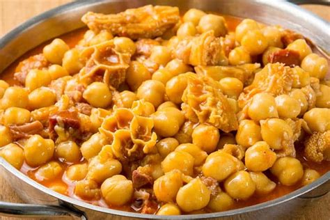 Ideal para servir como tapa y para degustar como primer plato. Cómo hacer callos con garbanzos - Comedera.Com