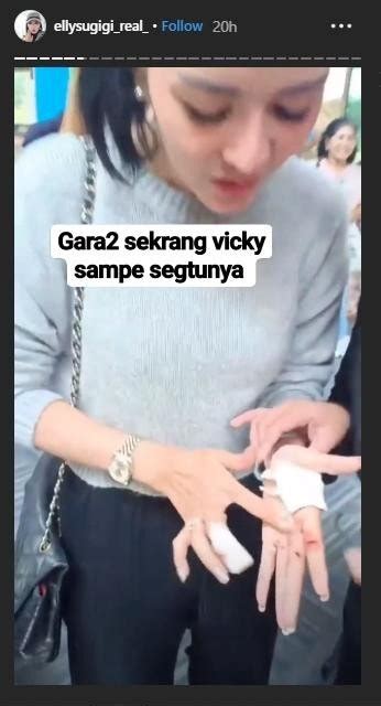 Apa kamu mencari tahu arti mimpi tangan sendiri berdarah? Putus dari Vicky Prasetyo, Anggia Chan Sampai Melukai Diri ...