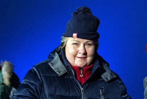 She was born in 1960s, in baby boomers generation. Samme år som folkeretten ga Norge suverenitet på Svalbard ...