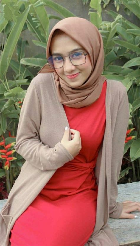 Tik tok jilbab cantik bikin hati adem | tiktok jilbab hots paling nonjol. Pin oleh low zi peng di Hot di 2019 | Hijab, Wanita, dan Jilbab cantik