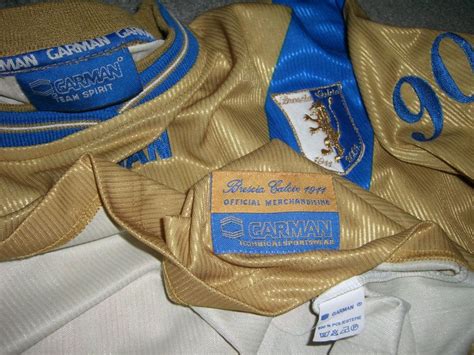 He was their captain from 1997 to 2001. Brescia Speciale maglia di calcio 2001 - 2002.