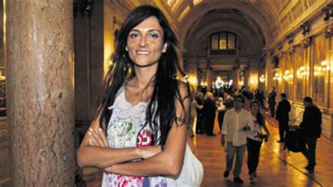 Quando ainda não era nada na. Reencontros: ISABEL MOREIRA