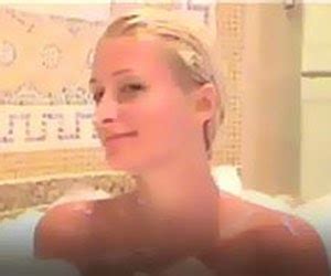 Paris hilton is in love, and wants the whole world to know it. Angelina Jolie Leg: free paris hilton bath