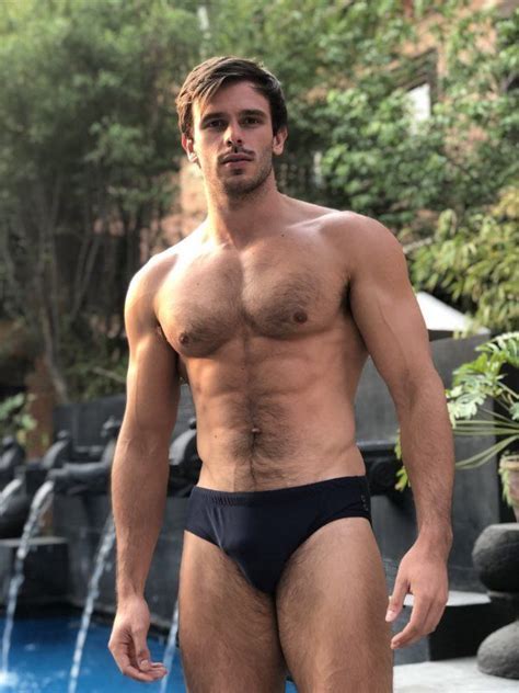 Tubepornstars is one of the most complete pornstar databases you will ever find! Homens de Cueca: Killian Belliard de cueca