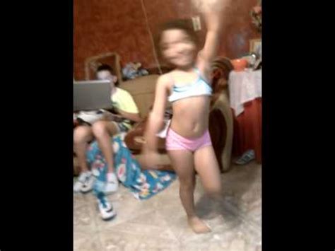 Menina dançando dança da manivela (namorado atormentado). Nina Dancando - funk brasil - ViYoutube.com - Pagina ...