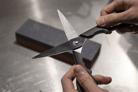 Aluminum foil is a cheap and easy tool for sharpening hair scissors. How do you sharpen scissors?
