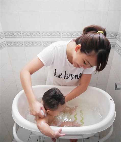 The duration of the shower or bath does not need to be longer than 10 minutes. Careentan.com: Baby Bath Time with Zwitsal