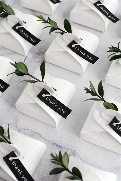 We have stickers for every aspect of your wedding, from save the dates and rsvp's, to monogram designs to stick onto your wedding favours and thank you notes. 3 Simple and Modern DIY Wedding Favors | Diy wedding ...