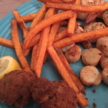 Tossed w/ mayo & celery then served on a bed of lettuce w/ tomatoes, red onion rings & topped w/ steamed shrimp. Mullet Bay Seafood Restaurant, Saint Simons Island ...