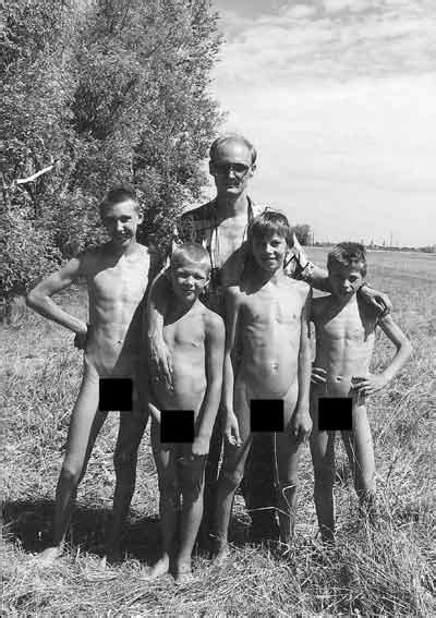 Young nudist boys resimler, görseller ve stok fotoğraflar. Осторожно: педофилы!