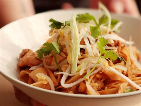 Apr 05, 2018 · this is a dish i love cooking at home, ramsay says as he whips up a quick and easy pad thai for chang, the chef, to taste. Gordon Ramsay Pad Thai Reddit - 22 Sushi Fails That No ...