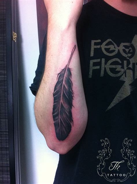 The first foo fighters album i listened to was one by one. Tatuaj muzica Foo Fighters #foofighters #thtattoo #feather #tatuaje #tatuajebucuresti # ...