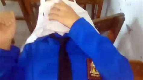 Seperti yang kita ketahi bahwa aplikasi twitter adalah sebuah aplikasi yang bebas, tak ada nya kebijakan yang harus di takuti. Video Pelajar Bulukumba Mesum di Dalam Kelas Viral di ...