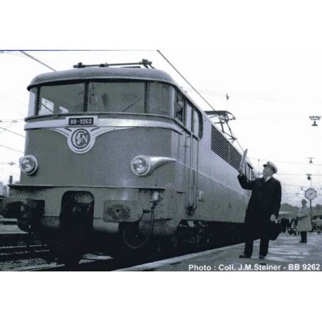 Avec voiture a8u, inox, bandeau rouge et plaque tee, sans plaque mistral, ep iv a8u, inox, bandeau rouge et plaque. Locomotive diesel BB 9267, origine verte Sud-Est- Ree ...