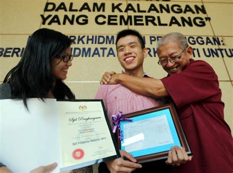 Bu kod uchta raqamdan iborat bo'lib, har bir raqam 3 dan katta emas. Pelajar cacat penglihatan rangkul 9A « Arkib Akhbar Pusat ...