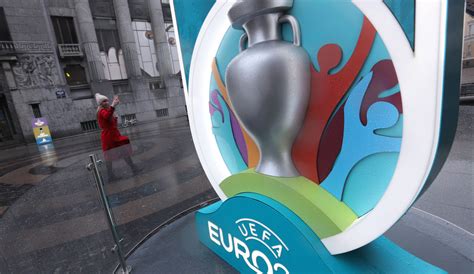 The euro 2021 draw has been finalised with the 24 qualified teams knowing when and where they will be playing in the group stage. UEFA plant für EURO 2021 mit vier Zuschauer-Szenarien