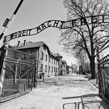 Schreibvorlage a4 liniertes blatt für. Auschwitz / Holocaust Remembrance Day Liberation Of Auschwitz Powerful Photos From The Site ...