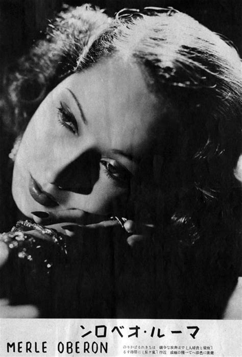 Oberon is heavily cratered―similar to umbriel―especially when compared to three other moons of uranus: 昭和モダン好き 雑誌グラビア「マール・オベロン"Merle Oberon"」(1939)