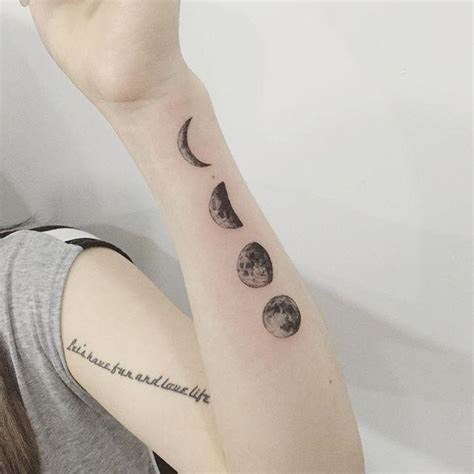 We did not find results for: 75 Mond Tattoos: Neumond, Vollmond und Mondsichel