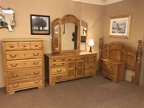 ✅ browse our daily deals for even more savings! QUEEN BROYHILL OAK BEDROOM SET | Delmarva Furniture ...