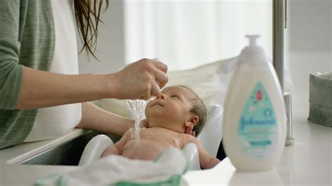 Before bathing your newborn, make sure everything you need is within reach. Why Internet hosting a Child Bathe For First Time Dad and ...