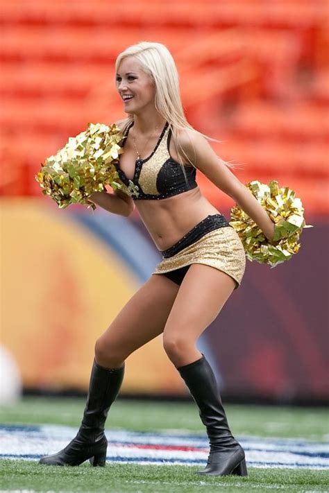 Explorar {{searchview.params.phrase}} por família de cores. New Orleans Saints cheerleader Danielle performs during ...