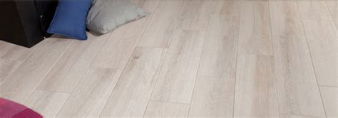 Advantages and disadvantages of porcelain pavers. Two Wood Look Porcelain Tile Styles To Transform Floors ...