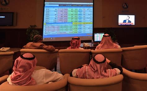 عودة التداولات في السوق السعودي بعد توقف نحو ساعتين; السوق السعودي يتراجع 3.9% .. والمؤشر العام دون 6500 نقطة ...