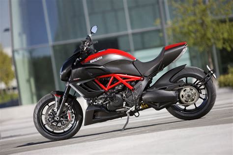 I will miss my monster, but i love my diavel. 2011 Ducati Diavel Carbon