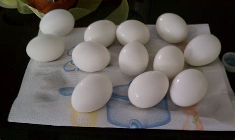 Easter is the perfect time to get creative and indulge your love of craft with a spot of traditional egg decorating. Chet Pourciau Design: Easy Easter Egg Decorating