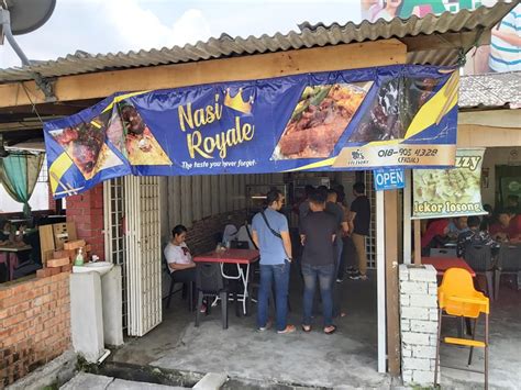 Nasi kandar royale dibuka di tempat baru beralamat di tapak lama grand swiss automotive (ptd 104535, batu 16 3/4, jalan. This Spot In Skudai Sells Nasi Royale That's Perfect For ...