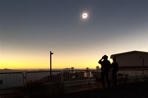 (14.45) l'éclipse solaire 2020 commence. La seule éclipse solaire totale de 2020 a lieu lundi ...