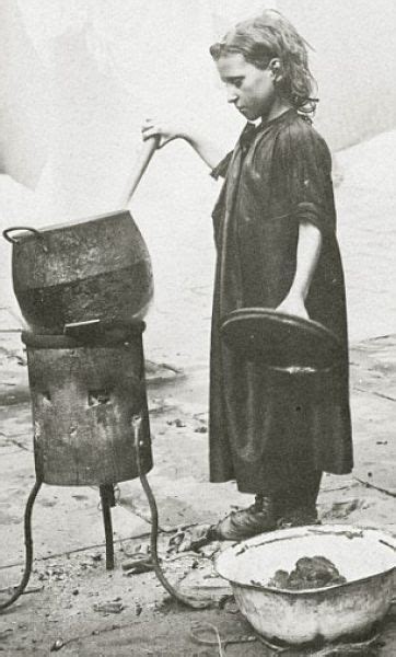 La vieille, qu'on savait riche, en eut quatre. photos anciennes - L'Atelier de Jojo | histoire | Vieilles photos, Photo vintage et ...
