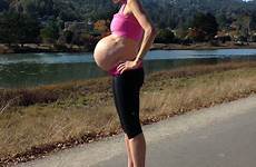 pregnant women endurance running two marathoners tests marathon pregnancy belly baby weeks runner nytimes runners clara while horowitz peterson elite