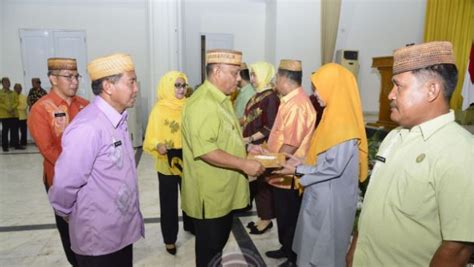 Untuk makluman buat pelajar tahun 6 dan tingkatan 3 yang membuat keputusan ini ialah selepas keputusan pt3 2019 diumumkan. 421 PNS Pemprov Naik Pangkat, Gubernur Serahkan SK - Habari.id