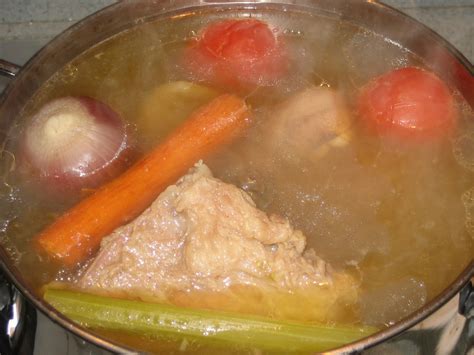 Spezzatino con patate in pentola a pressione, un classico della cucina italiana ma, la cottura in pentola a pressione, rende questo piatto ancora più veloce. PineroloPlay.it -Sabato 22 Febbraio Bollito Reale a Villar ...