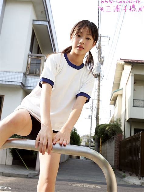 3.8 out of 5 stars. สาวสวย สาวน่ารัก สาวญี่ปุ่น คนรักเด็ก: U15 Junior Idol Japanese Gravure Idol Girls