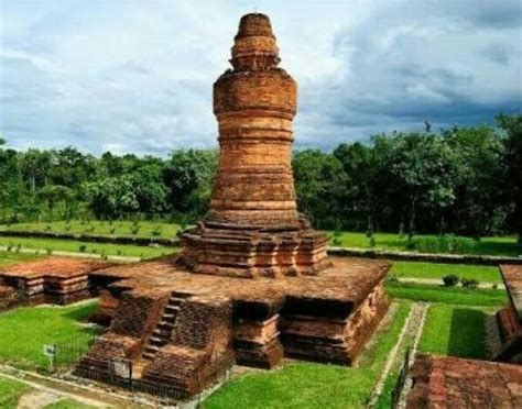 Tumbuhnya kerajaan majapahit dimulai dari runtuhnya singasari dan gugurnya kertanegara akibat serangan serangan ini dilancarkan pada tahun 1292 m, pada waktu bersamaan ketika singasari mengirimkan konflik ini adalah awal dari kekacauan selama dua puluh tahun awal kerajaan berdiri. Sejarah Awal Kerajaan Minanga Melayu - Kuwaluhan.com